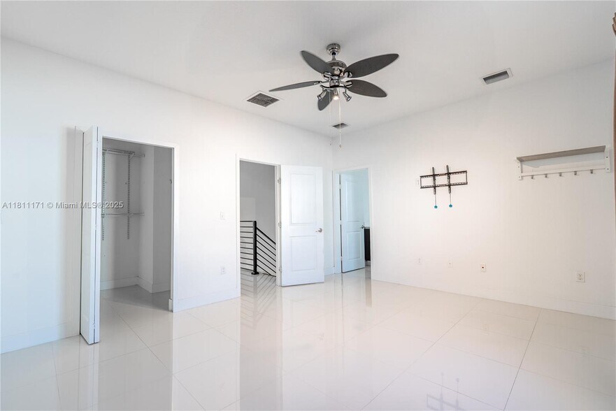 Building Photo - 481 SW 91st Ct