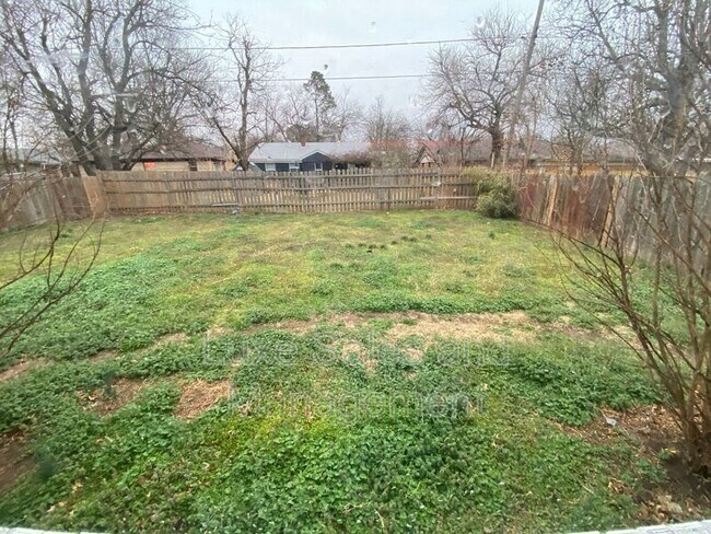 Building Photo - 1118 Idaho St