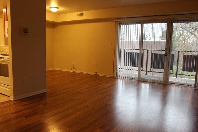 Building Photo - TRENT 566