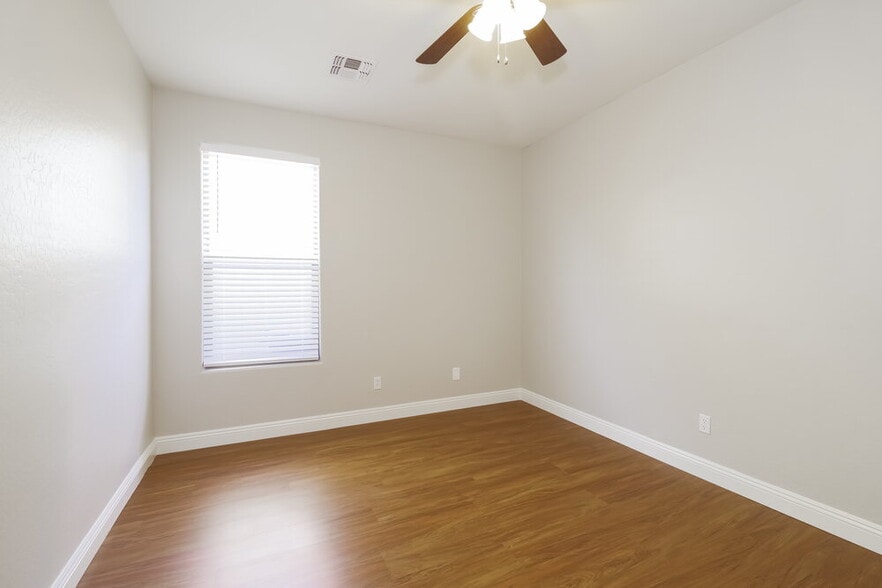 Building Photo - 6224 S 46th Ln