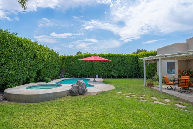 Building Photo - 30106 Avenida Alvera