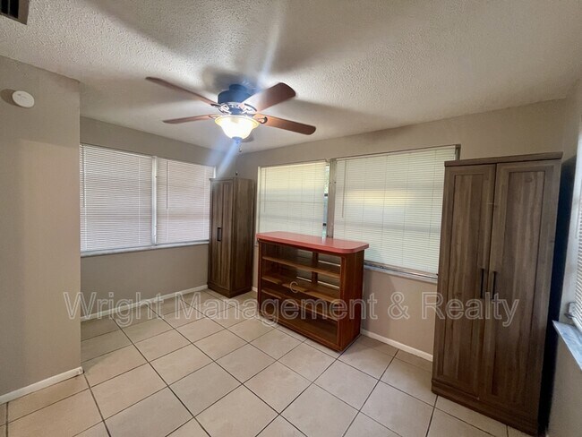 Building Photo - 5033 Farley Dr