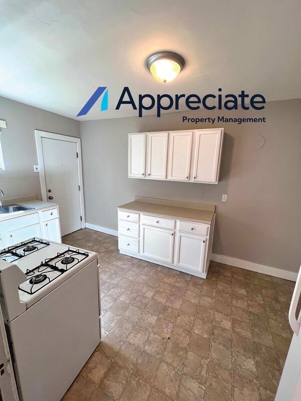 Building Photo - 622 Paris Ct