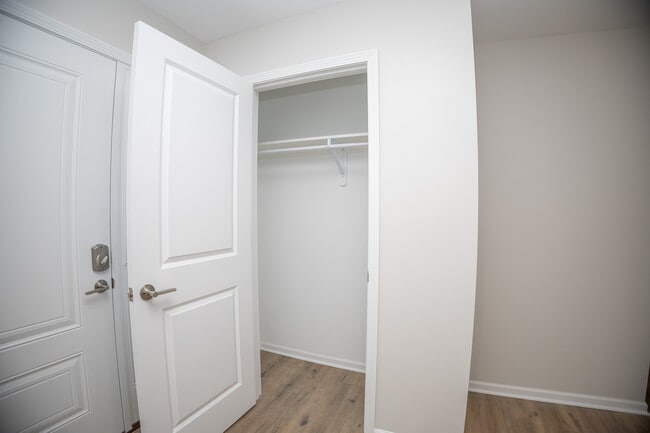 Building Photo - 834 El Dorado Dr