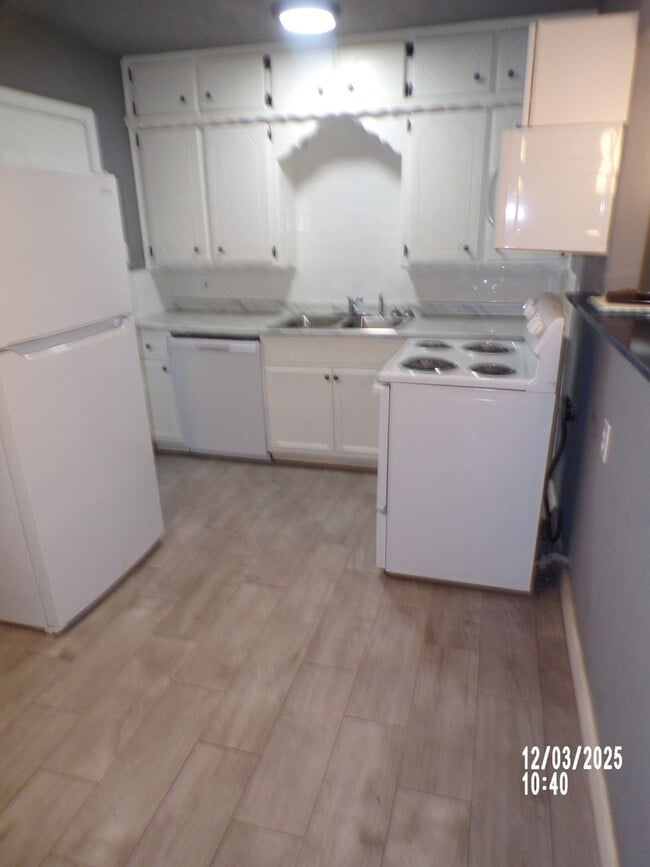 Building Photo - Great re-do