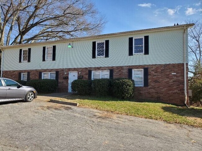 Primary Photo - 10 Bostic St
