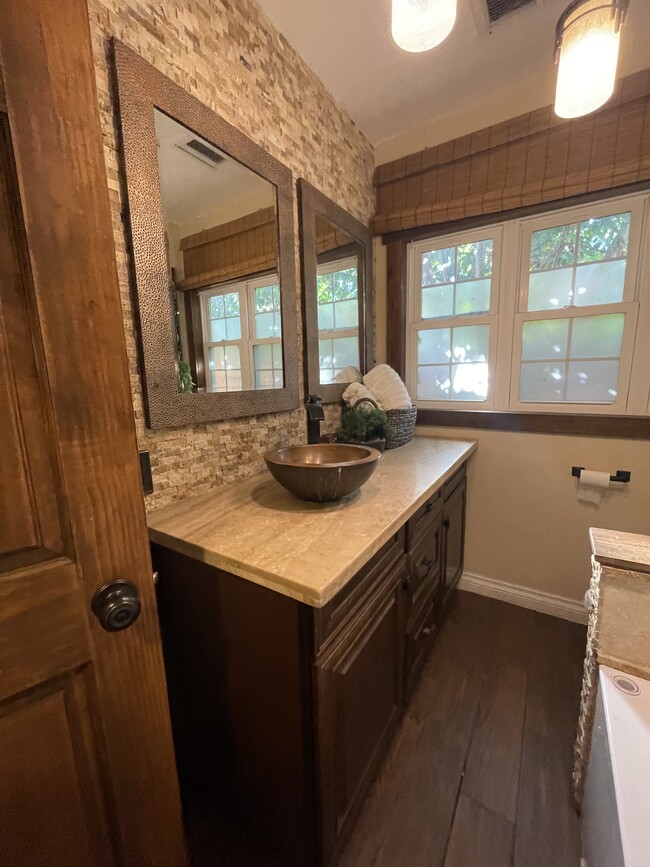 Master Bath - 3010 Del Monte Dr