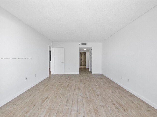 Building Photo - 9341 Collins Ave