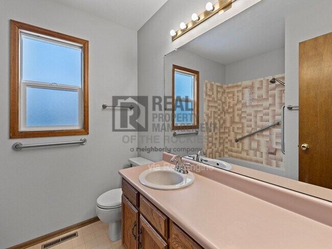 Building Photo - 773 Johnson Ave