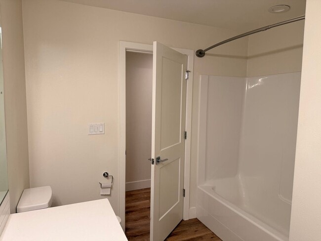 Building Photo - 4 bed/3.5 Bath Townhouse in Richmond Neigh...