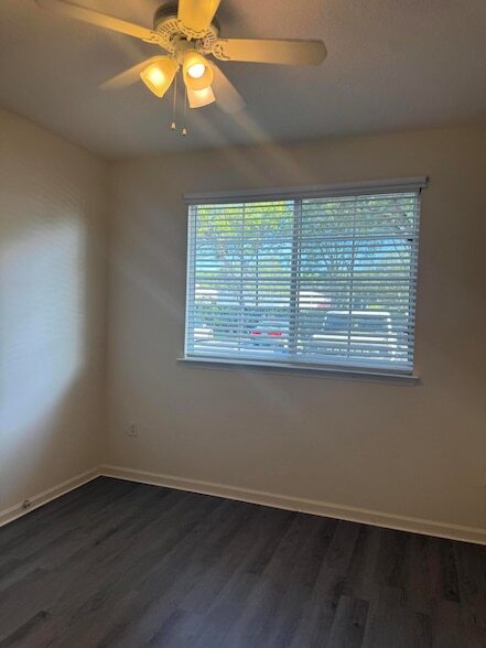 Building Photo - 9901 Baywinds Blvd
