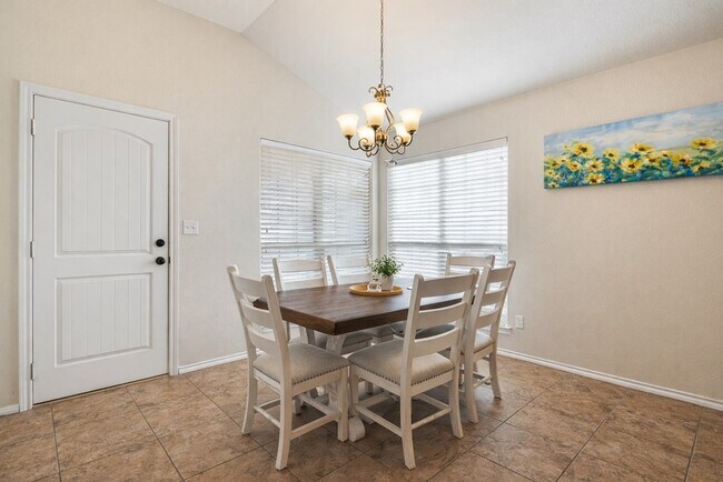 Building Photo - 912 Purdue St