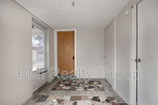 Building Photo - 3295 W 46th St