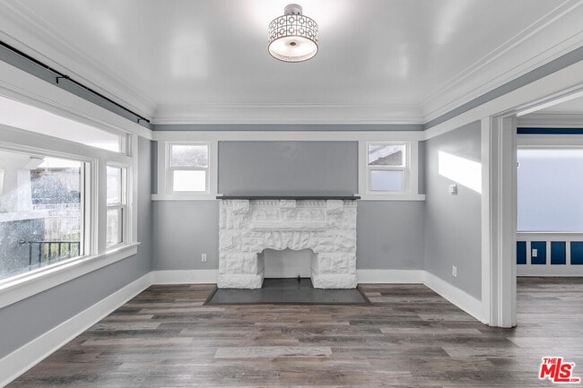 Building Photo - 641 W 43rd St