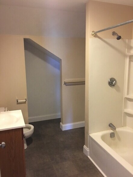 Building Photo - 20 Benedict St