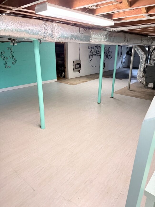 Building Photo - Beautiful brick, ranch home in the Enka Sc...