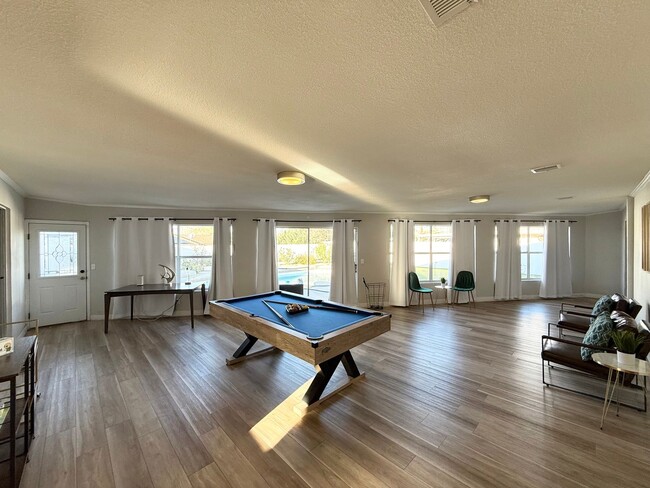 Building Photo - 3/BD 2/BA Home Near the Las Vegas Strip – ...