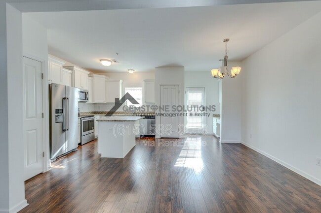 Building Photo - 304 Oldbury Ln