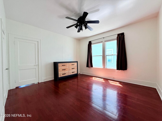 Building Photo - 2044 Dellwood Ave