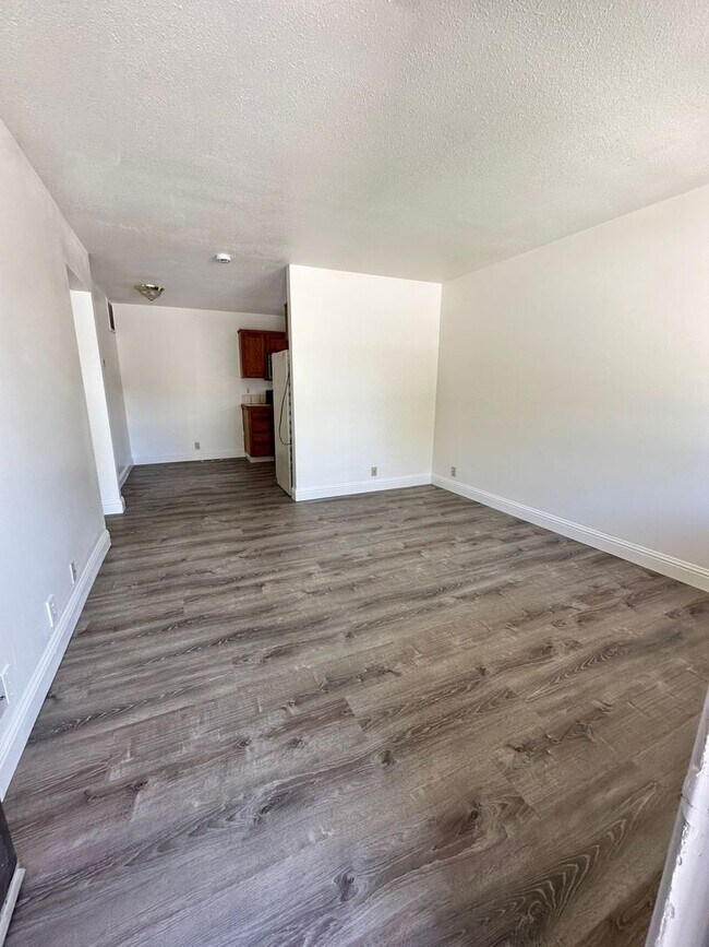 Building Photo - 1400 Selmi Dr