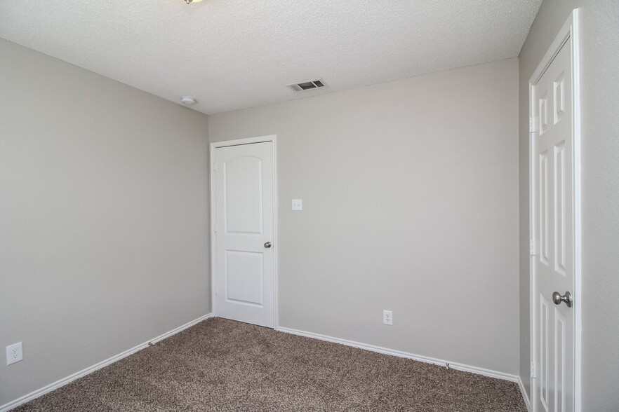 Building Photo - 706 Valleycreek Rd
