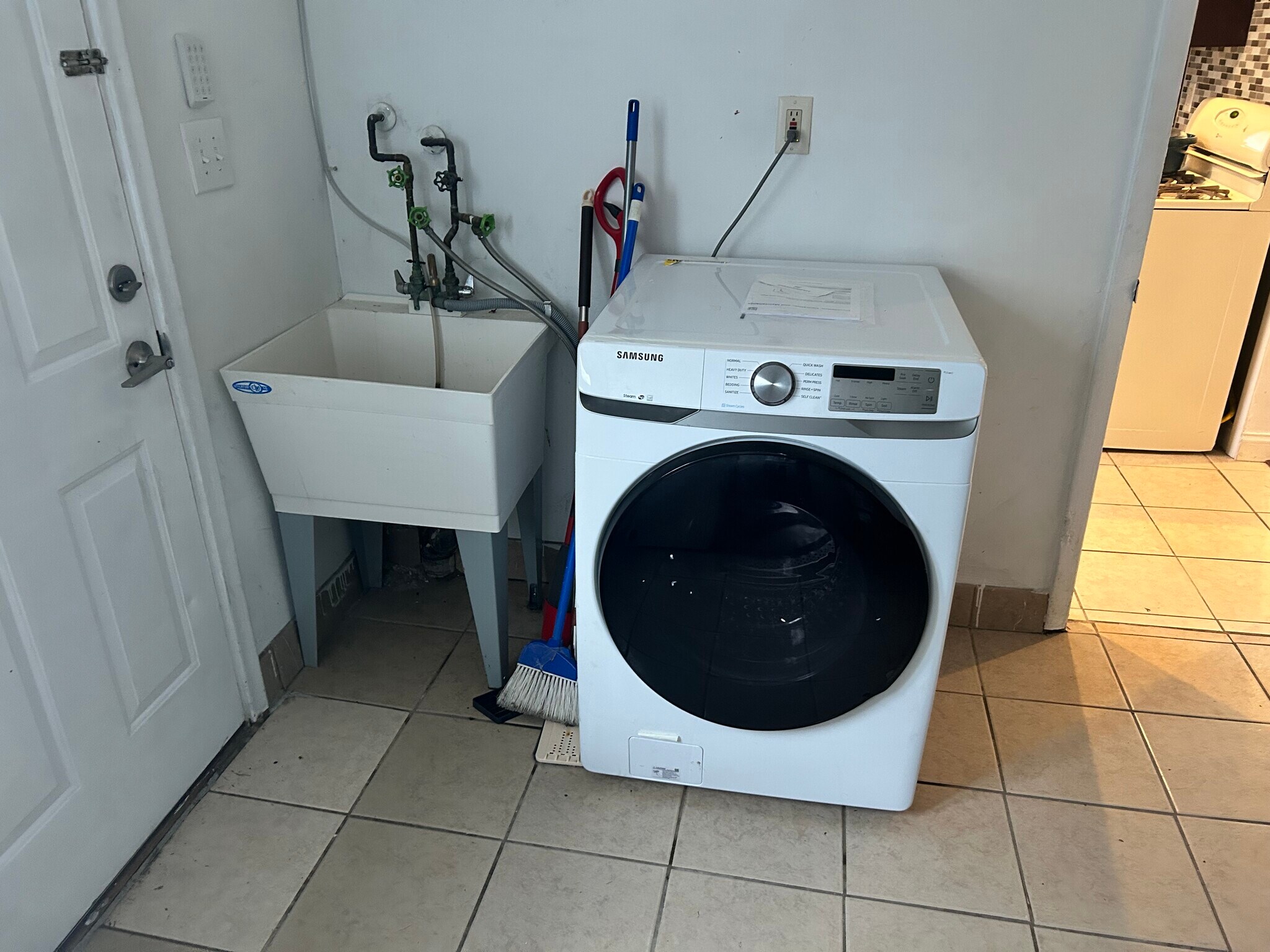 Building Photo - 8111 Timken Ave