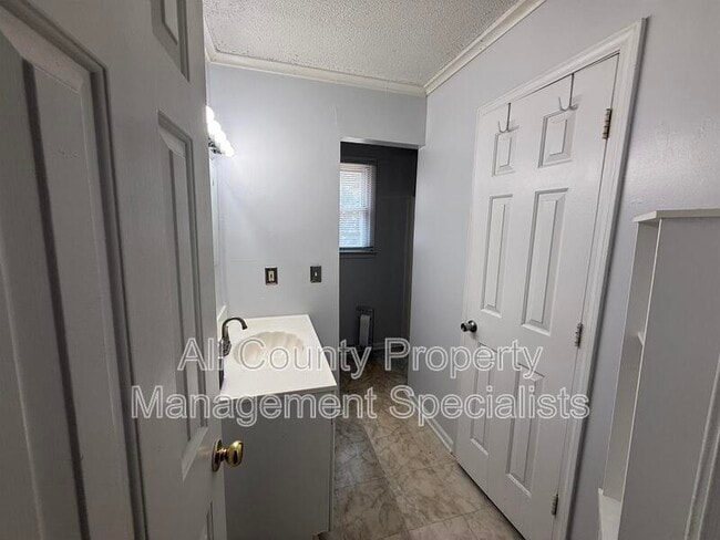 Building Photo - 123 Lanier Ave