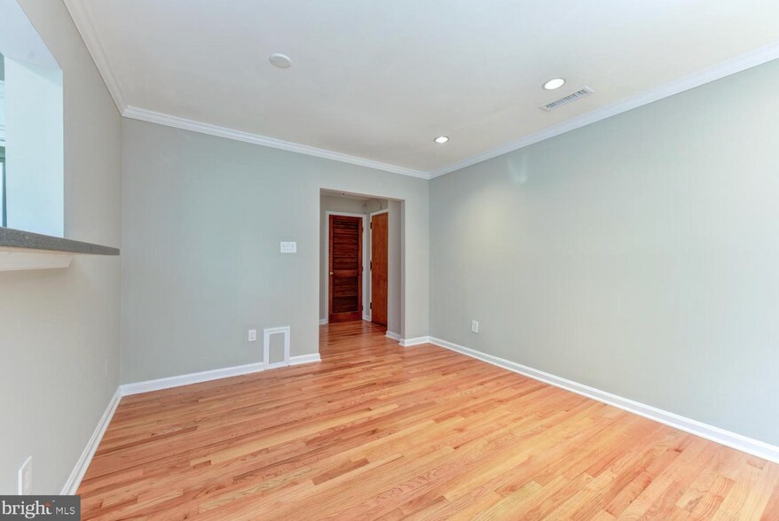 Building Photo - 1661 Park Rd NW