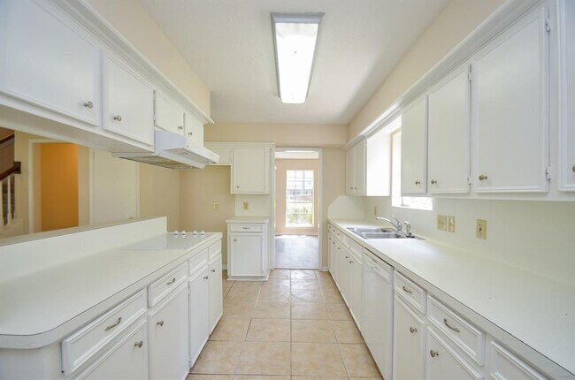 Building Photo - 12023 Sleepy Pines Dr