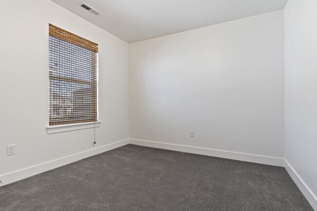 Building Photo - 14806 Queens Garden Ln