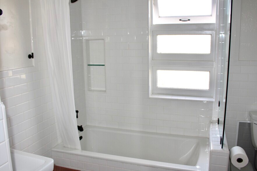 Building Photo - 3545 Bear Dr