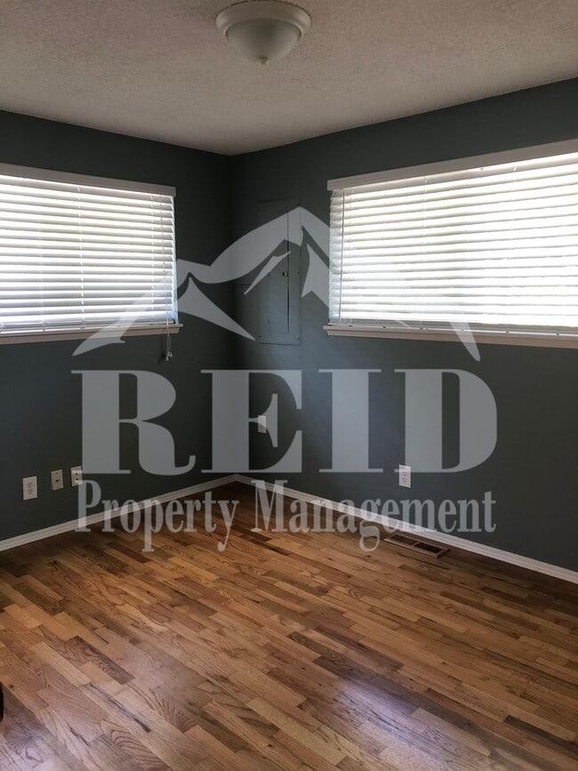 Building Photo - Central Kitsap Rambler 3 Bed 1.5 Bath 2 car garage