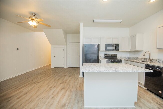 Building Photo - 786 W Breeze Cove