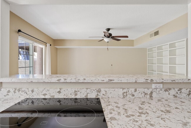 Building Photo - 2232 W Lindner Ave