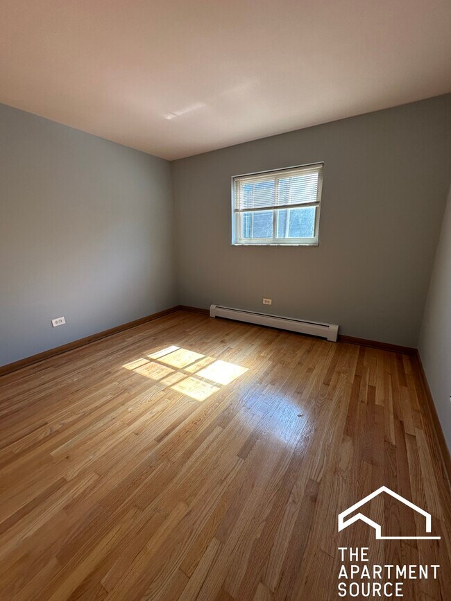 Building Photo - 1639 Oakwood Ave