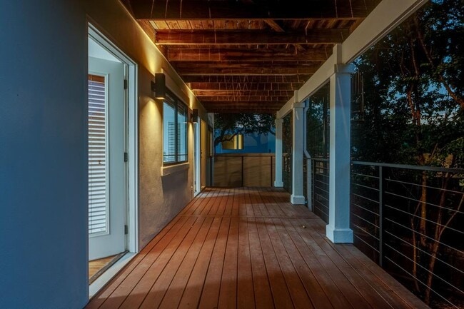 Building Photo - 1105 Constant Springs Dr