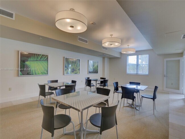 Building Photo - 3000 Coral Wy
