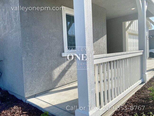 Building Photo - COMING SOON! 4 bedroom, 3 bath, pet-friendly NEWER HOME with Solar