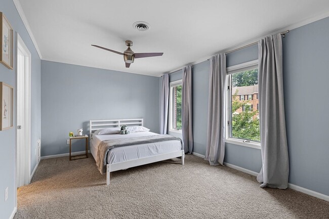 Building Photo - Beautiful End Unit Townhome in Weatherhill Farms