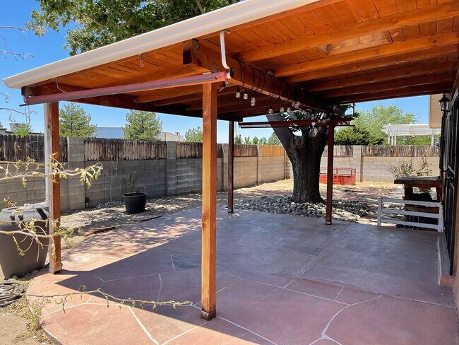 Building Photo - Single Family Home