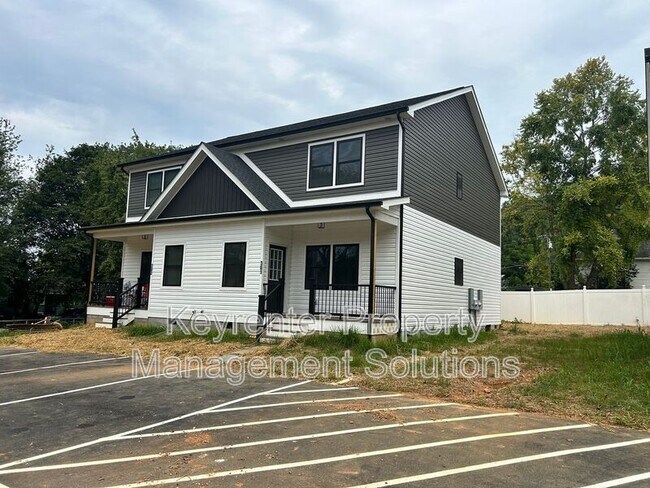 Building Photo - 1006 Pocahontas Ave