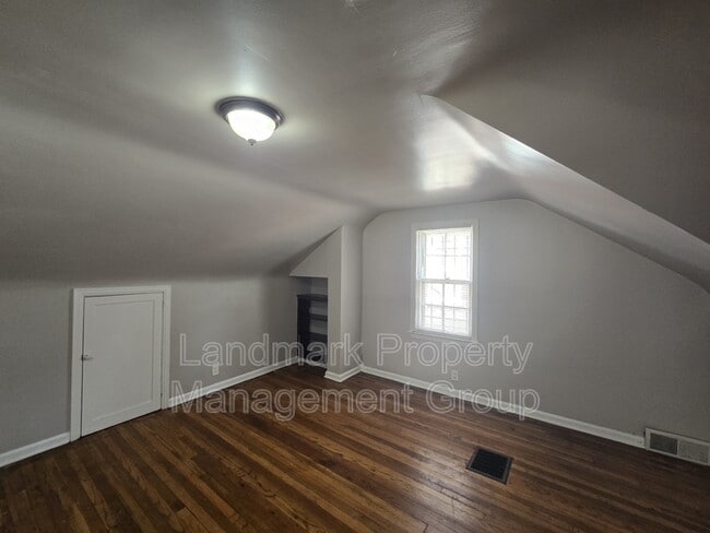 Building Photo - 15401 Eastwood St
