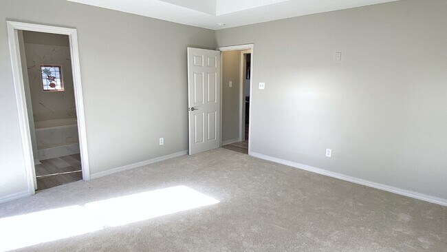 Building Photo - 206 Stonecliff Drive