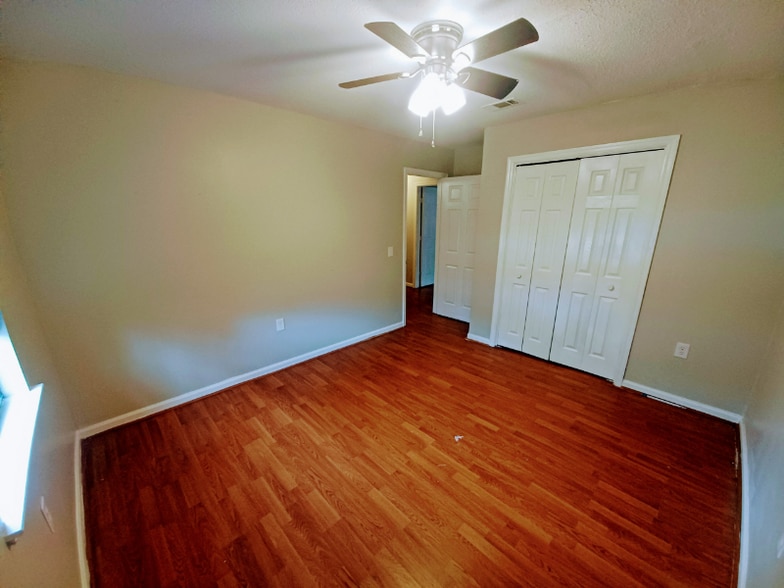 Building Photo - 206 Brittney Ln