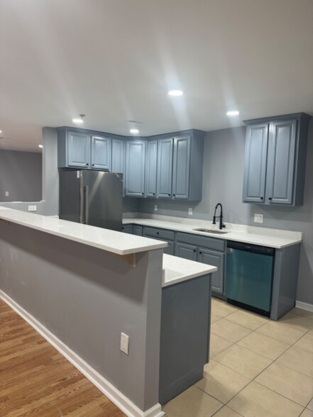 Building Photo - 1831 W Diamond St