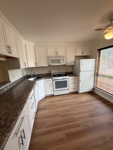 Building Photo - 32 Cherokee Dr