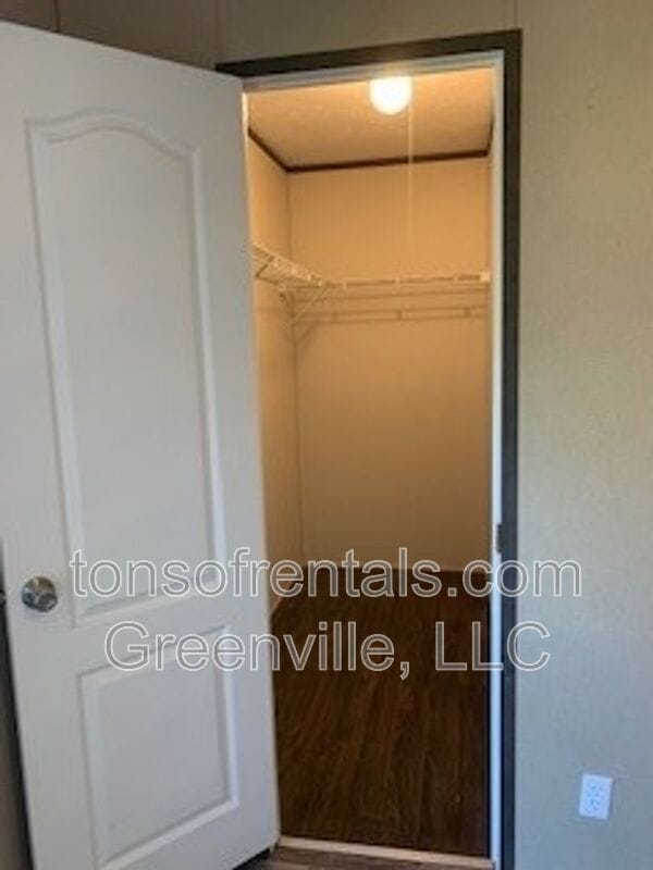 Building Photo - 717 Broadway School Rd