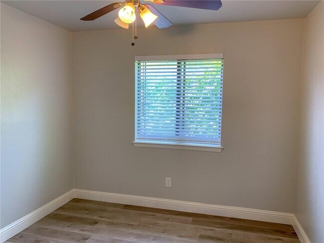 Building Photo - 1604 Holstein Dr