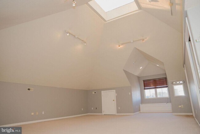 Building Photo - 6902 Tower of London Dr