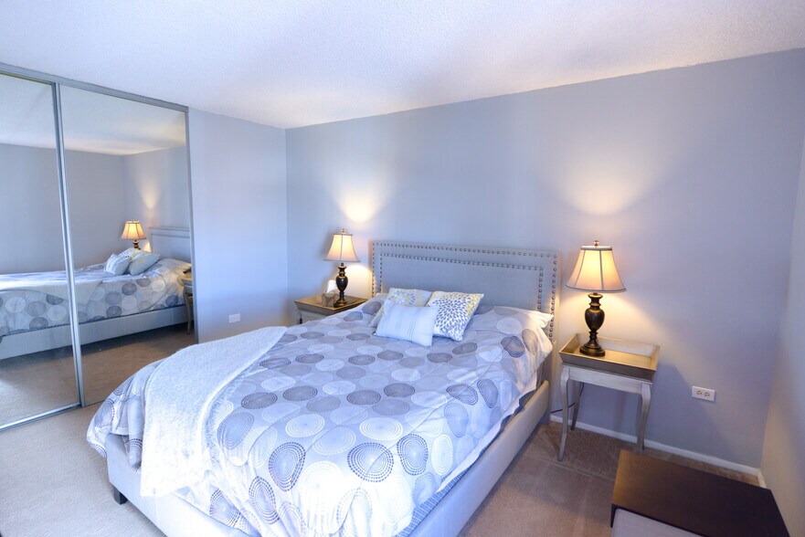 Bedroom with a big closet - 1020 15th St